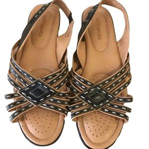Softspots Black with Ivory Stitching Strappy Flat Sandal Womens 8.5N